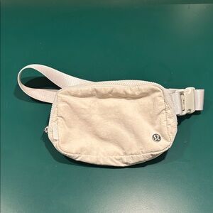 Lululemon Everywhere Belt Bag 1L White Opal
